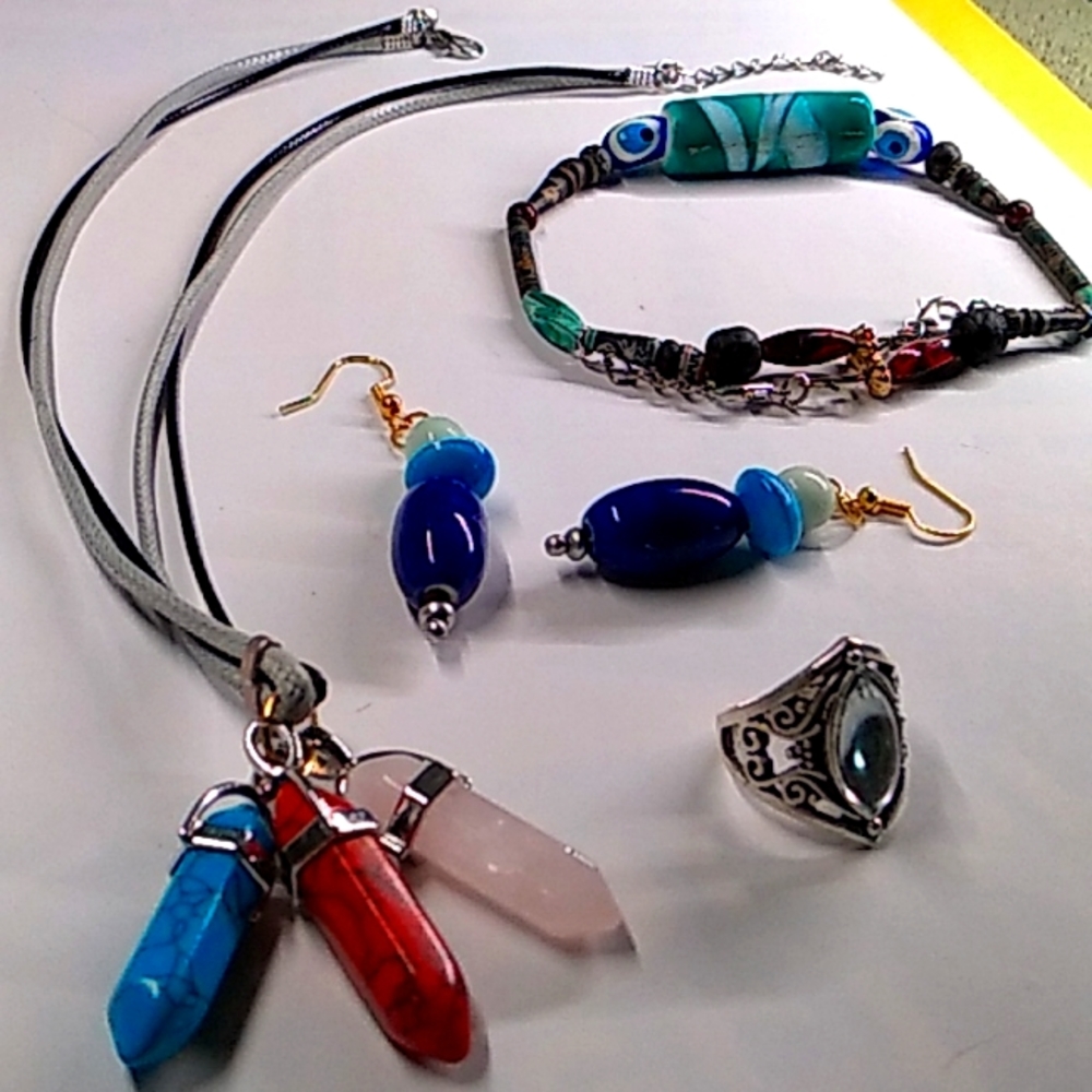Surfs up ladies mixed lot of bracelet earrings